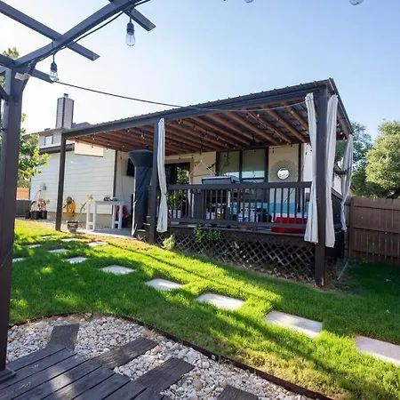Luxe Home-Designer Bthrm-Covered Deck-Weber Grill